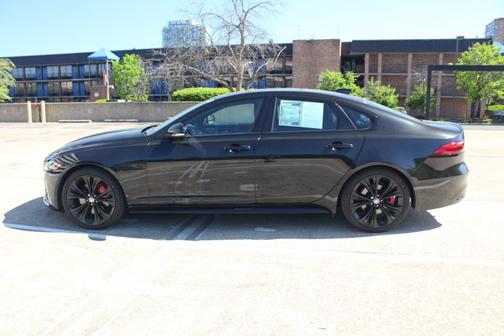 2024 Jaguar XF R-Dynamic SE