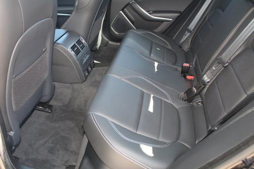 2024 Jaguar XF R-Dynamic SE