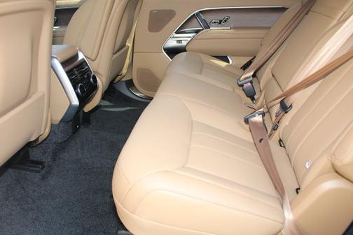 2025 Land Rover Range Rover SE