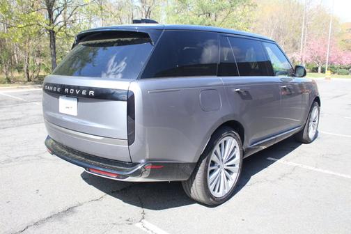 2025 Land Rover Range Rover SE