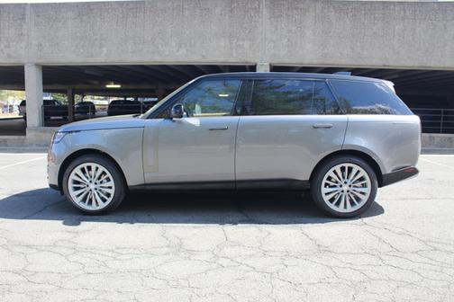 2025 Land Rover Range Rover SE