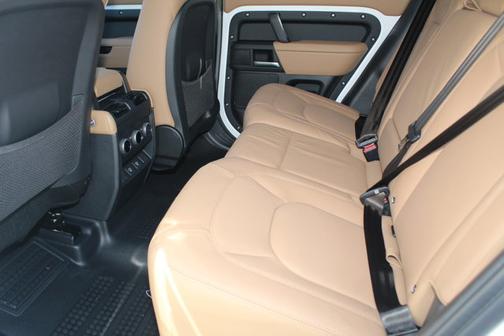 2025 Land Rover Defender X-Dynamic SE