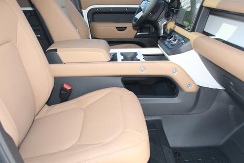 2025 Land Rover Defender X-Dynamic SE