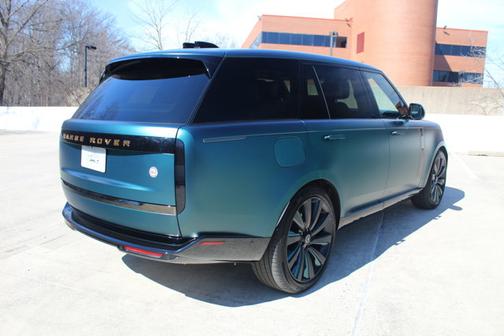 2025 Land Rover Range Rover SV