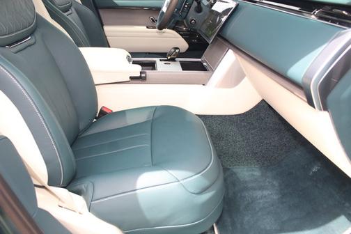 2025 Land Rover Range Rover SV