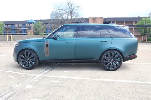 2025 Land Rover Range Rover SV