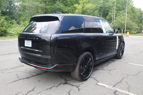 2025 Land Rover Range Rover SE