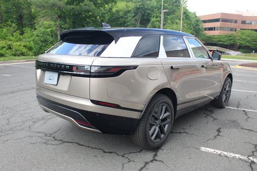 2026 Land Rover Range Rover Velar Dynamic SE