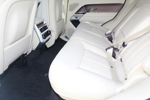 2025 Land Rover Range Rover SE