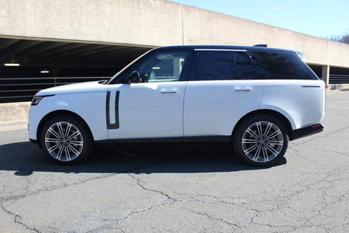 2025 Land Rover Range Rover SE