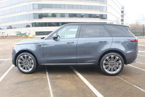 2025 Land Rover Range Rover Sport SE