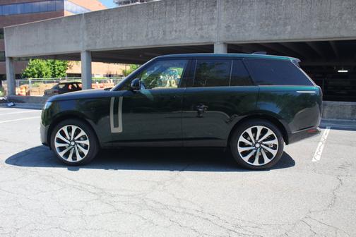 2025 Land Rover Range Rover SE