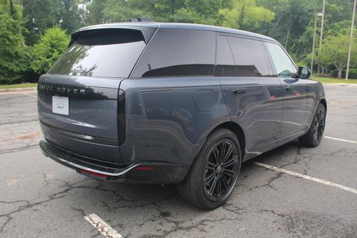 2025 Land Rover Range Rover SE