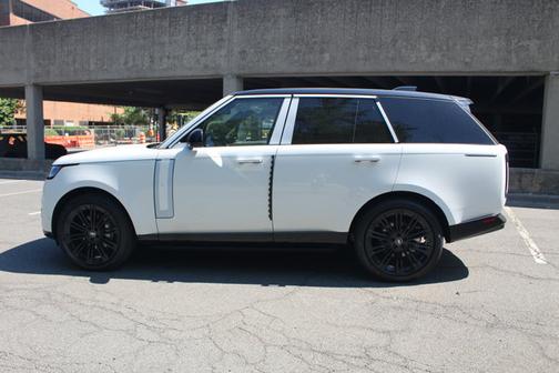 2025 Land Rover Range Rover SE