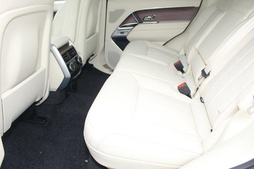 2025 Land Rover Range Rover SE