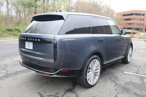 2025 Land Rover Range Rover SE