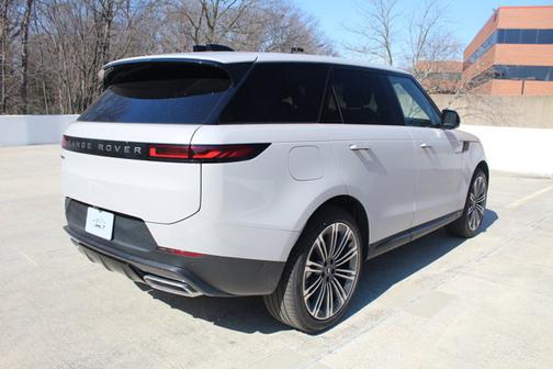 2025 Land Rover Range Rover Sport SE