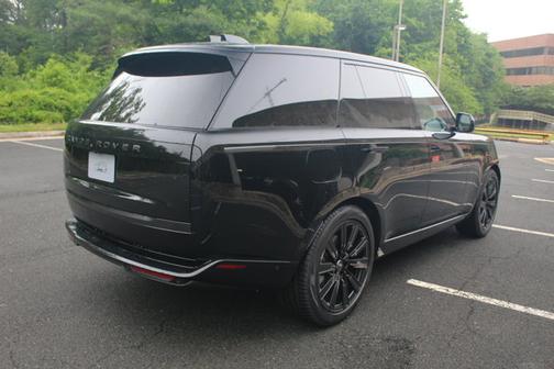 2025 Land Rover Range Rover SE