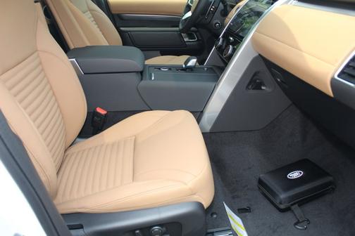2025 Land Rover Discovery Metropolitan Edition