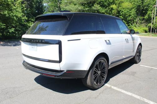 2025 Land Rover Range Rover SE