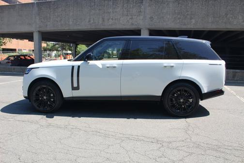2025 Land Rover Range Rover SE