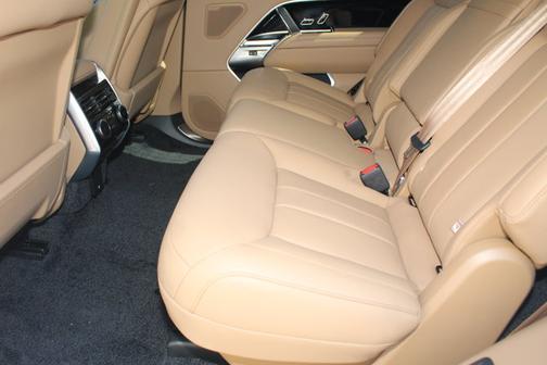 2025 Land Rover Range Rover SE