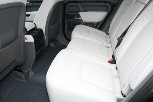 2025 Land Rover Defender X-Dynamic SE