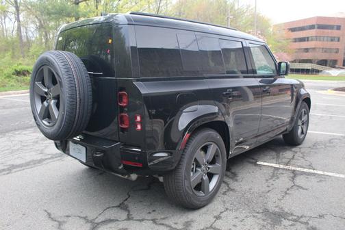 2025 Land Rover Defender X-Dynamic SE
