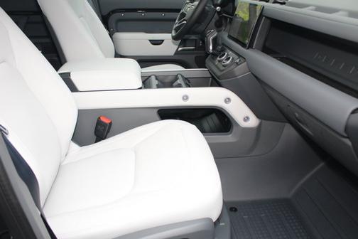 2025 Land Rover Defender X-Dynamic SE