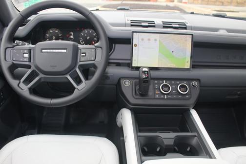 2025 Land Rover Defender X-Dynamic SE