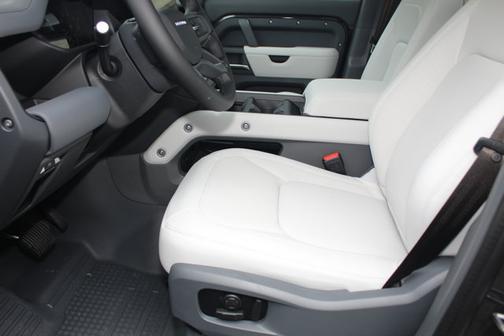 2025 Land Rover Defender S