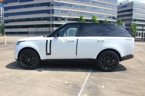 2025 Land Rover Range Rover SE
