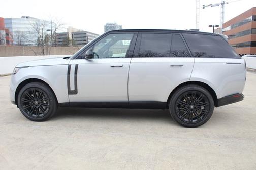 2025 Land Rover Range Rover SE