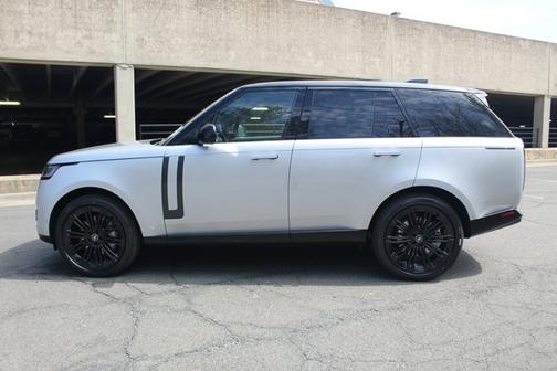 2025 Land Rover Range Rover SE