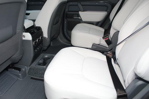 2025 Land Rover Defender X-Dynamic SE