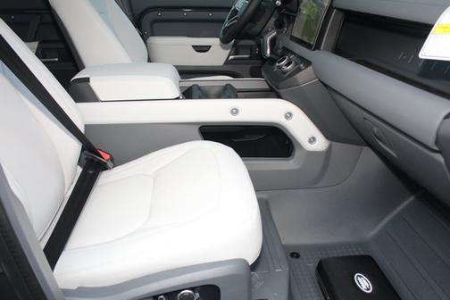 2025 Land Rover Defender X-Dynamic SE