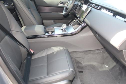 2026 Land Rover Range Rover Velar Dynamic SE