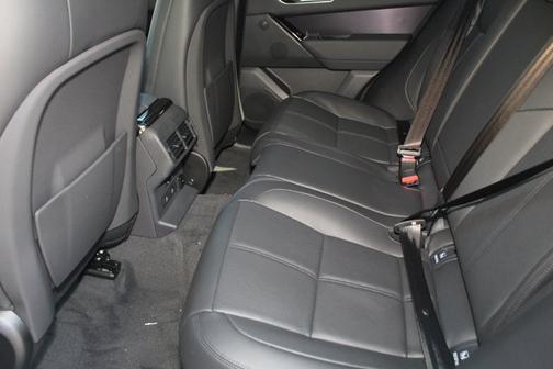 2026 Land Rover Range Rover Velar Dynamic SE