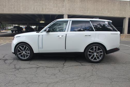 2025 Land Rover Range Rover SE