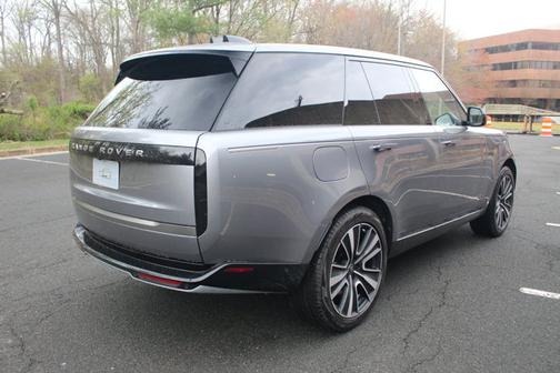 2025 Land Rover Range Rover SE
