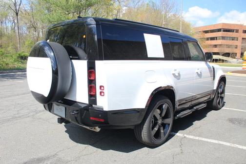 2025 Land Rover Defender X-Dynamic SE