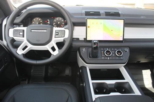 2025 Land Rover Defender X-Dynamic SE