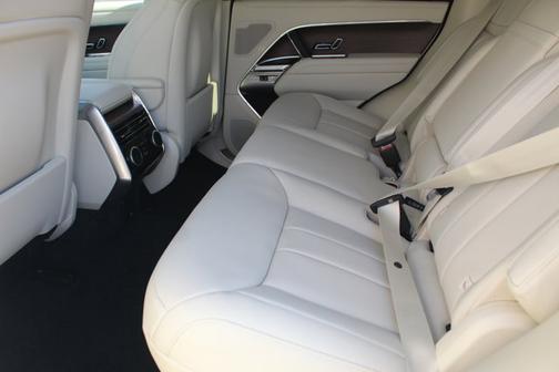 2025 Land Rover Range Rover SE