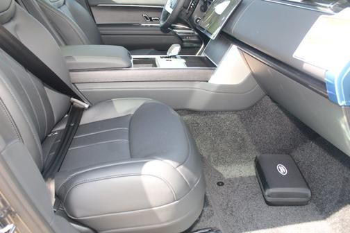 2025 Land Rover Range Rover SE