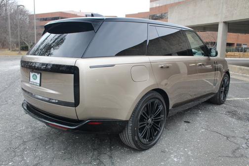 2025 Land Rover Range Rover SE