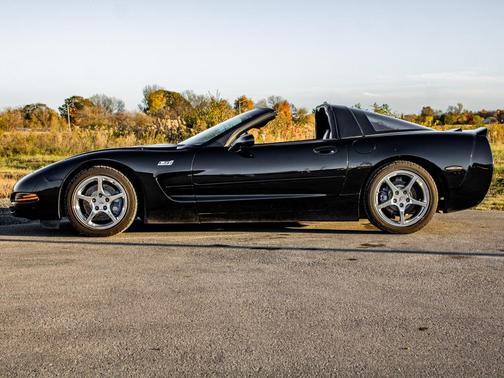 2001 Chevrolet Corvette Base