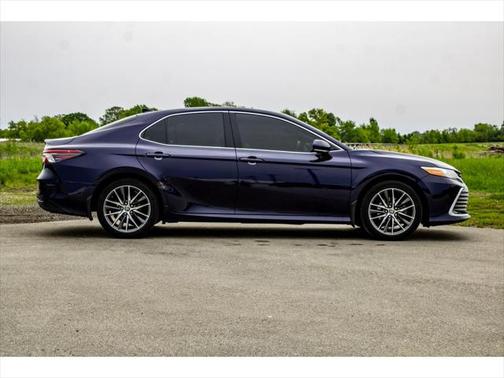 2022 Toyota Camry Hybrid XLE