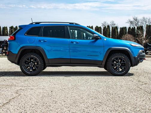Hydro Blue Pearlcoat 2018 Jeep Cherokee Trailhawk