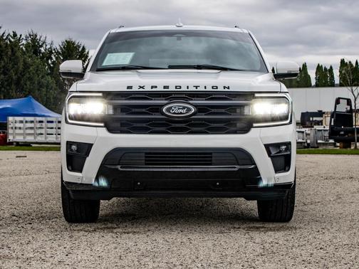Star White Metallic Tri-Coat 2024 Ford Expedition Max Limited