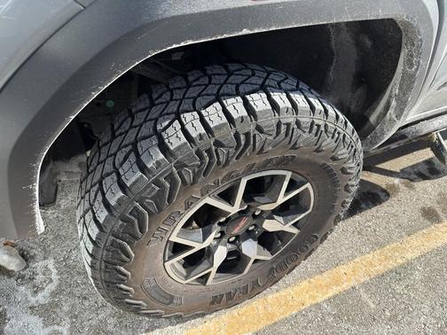 2023 GMC Canyon AT4X